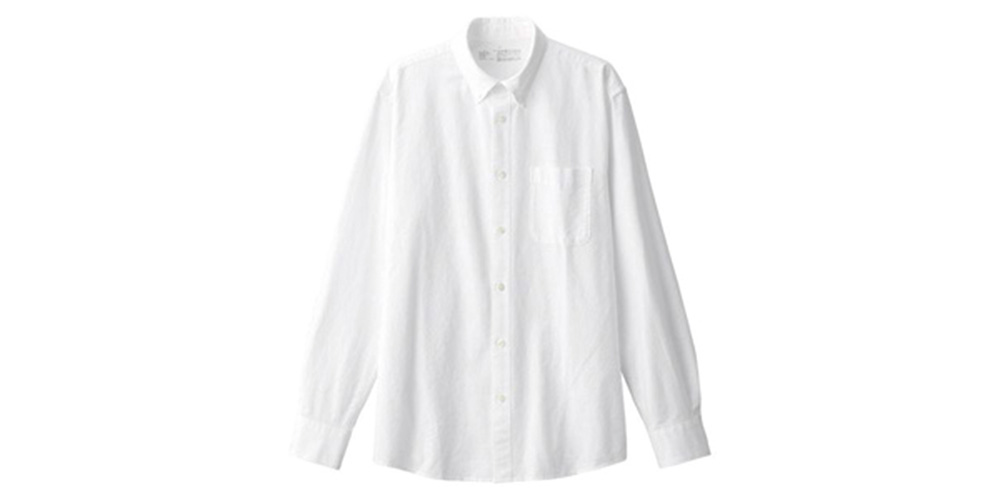 シンプルな白シャツ
